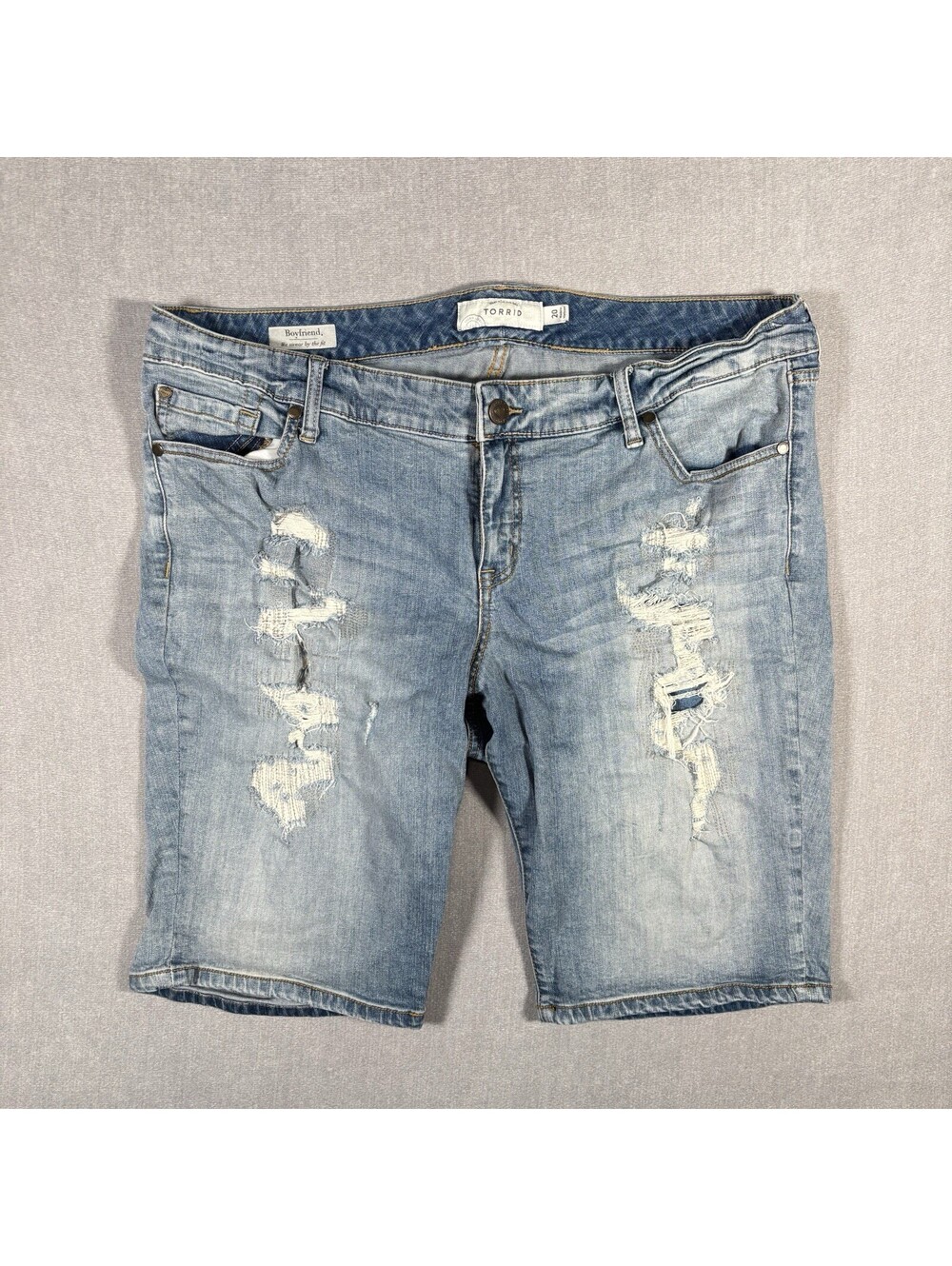 Torrid Women’s Light Wash Distressed Denim Shorts Boyfriend Bermuda Size 20